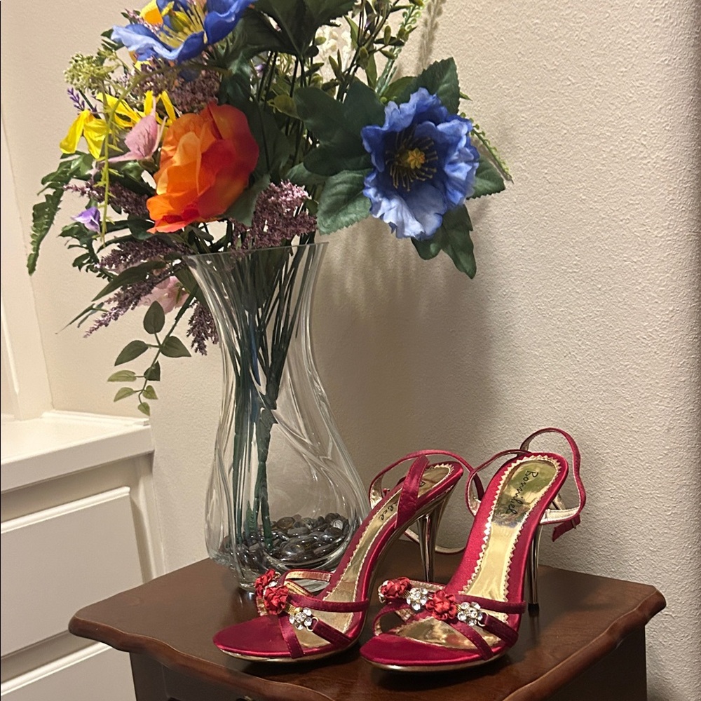 Bonnibel Red Size 6.5 Strappy Heels with Floral Accents - Picture 1 of 10